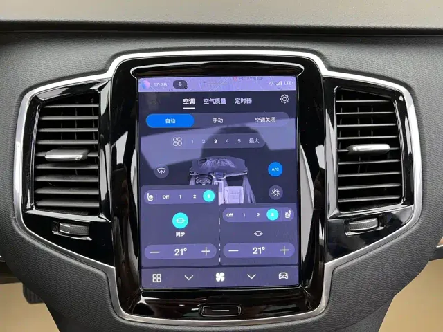 Volvo XC90 — Фото автомобиля 18