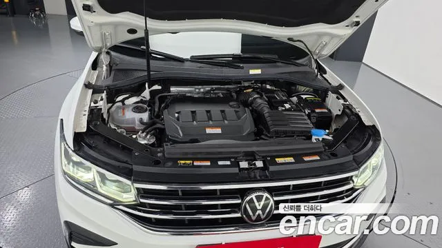 Volkswagen Tiguan Tiguan 2 поколение 2.0 TDI Premium — Фото автомобиля 6