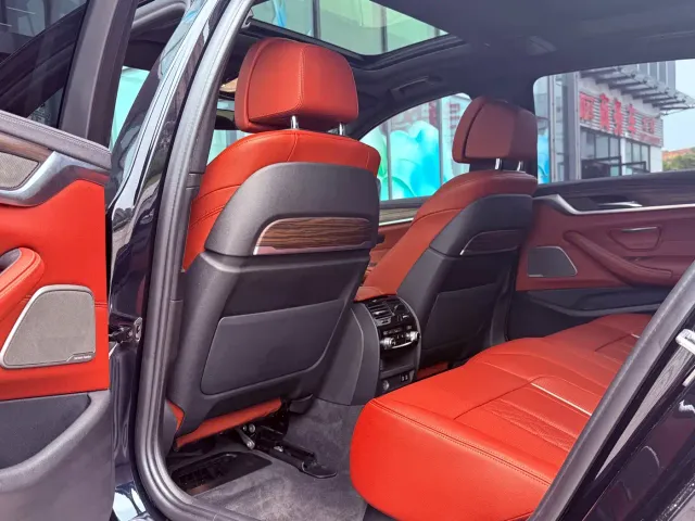 BMW 5 Series — Фото автомобиля 13