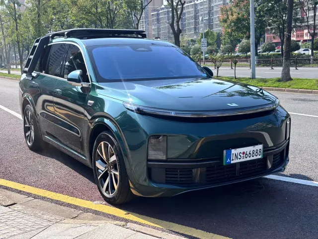 Li Auto L8 — Фото автомобиля 2