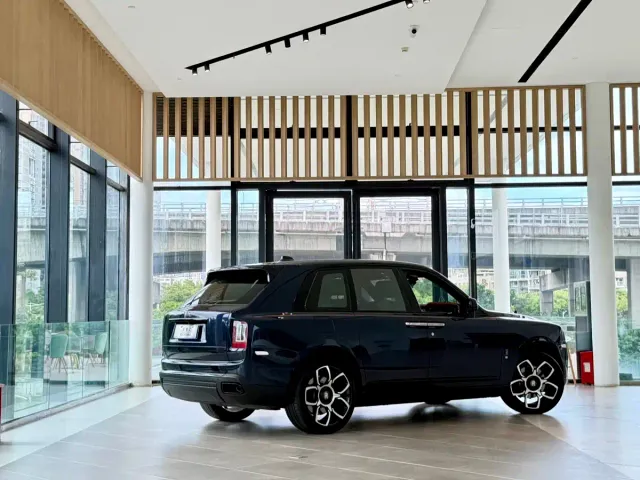 Rolls-Royce Cullinan — Фото автомобиля 3