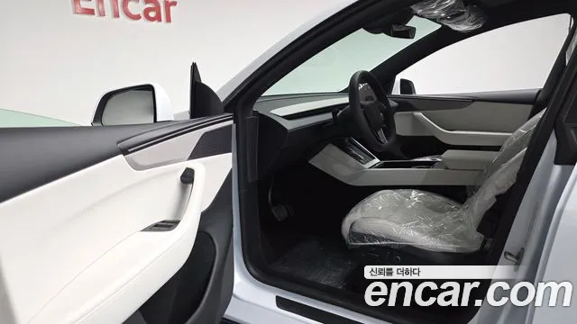Tesla Model Y — Фото автомобиля 9
