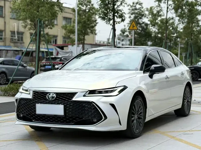 Toyota Avalon — Фото автомобиля 2
