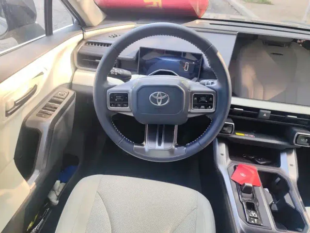 Toyota RAV4 — Фото автомобиля 11