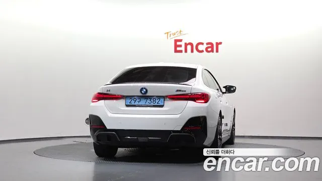 BMW i4 — Фото автомобиля 4