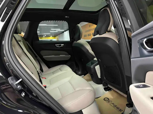 Volvo XC60 — Фото автомобиля 11