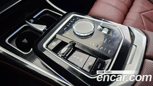 BMW 7-Series 7 серия (G70) 740i xDrive M Sport — Фото автомобиля 9
