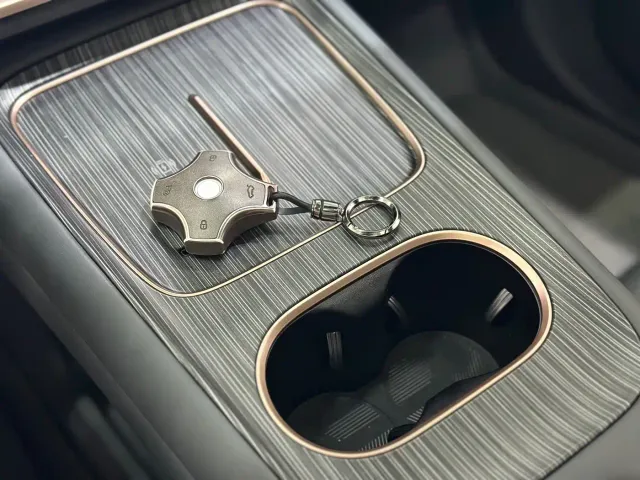 Dongfeng eπ 008 — Фото автомобиля 16