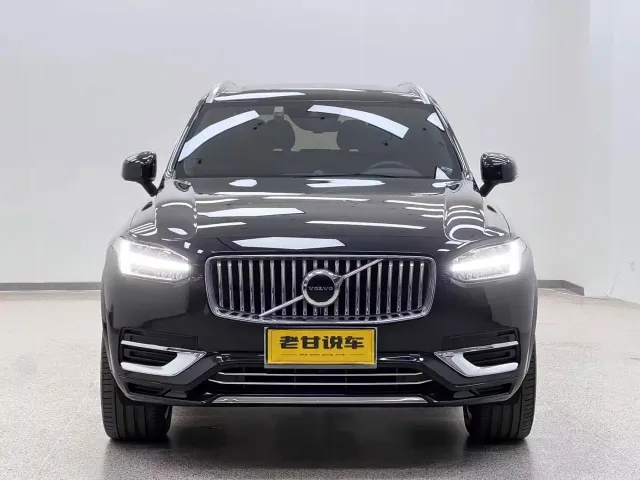 Volvo XC90 — Фото автомобиля 3