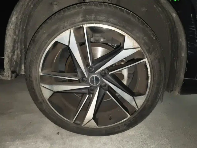 Roewe RX5 Max — Фото автомобиля 23