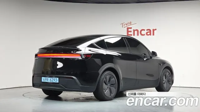 Tesla Model Y — Фото автомобиля 2