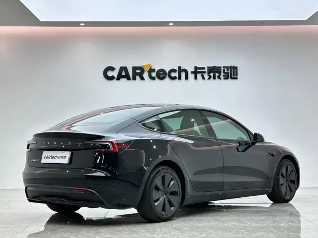 Tesla Model 3 — Фото автомобиля 5