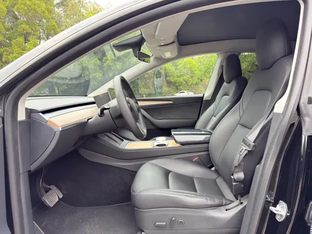 Tesla Model Y — Фото автомобиля 8