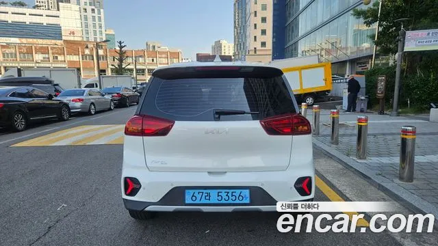 Kia Niro — Фото автомобиля 4