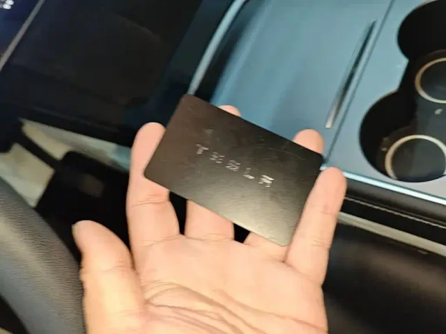Tesla Model Y — Фото автомобиля 8
