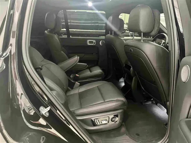 Li Auto L8 — Фото автомобиля 14
