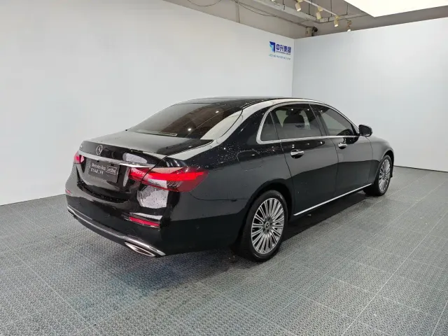 Mercedes-Benz E-Class — Фото автомобиля 6