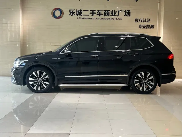 Volkswagen Tiguan L — Фото автомобиля 4