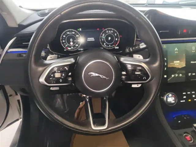 Jaguar XFL — Фото автомобиля 6