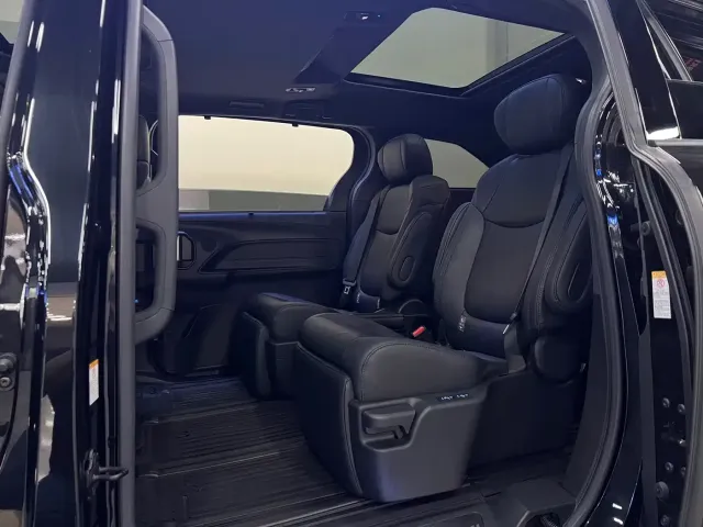 Toyota Sienna — Фото автомобиля 8