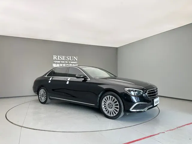 Mercedes-Benz E-Class — Фото автомобиля 3