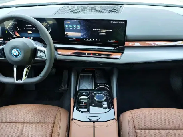 BMW i5 — Фото автомобиля 7