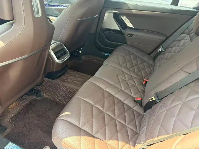BMW 7 Series — Фото автомобиля 7