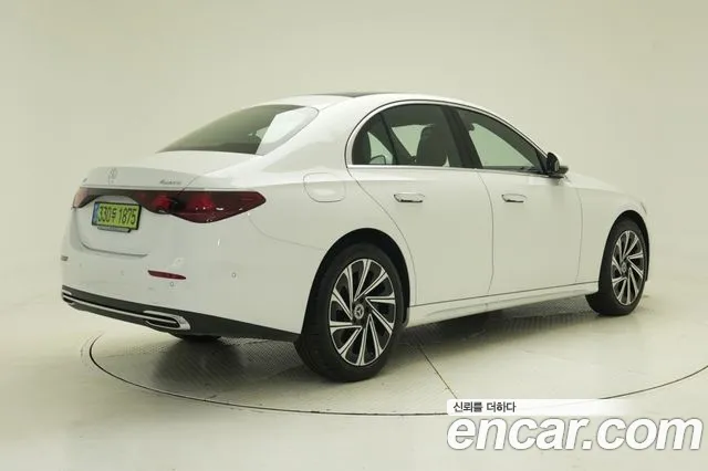 Mercedes-Benz E-Class E-класс W214 E300 4MATIC Exclusive — Фото автомобиля 2