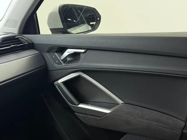 Audi Q3 — Фото автомобиля 11