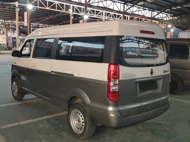 Jinbei New Hiace S — Фото автомобиля 4