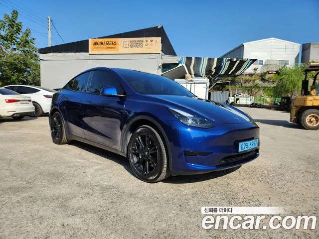 Tesla Model Y — Фото автомобиля 2