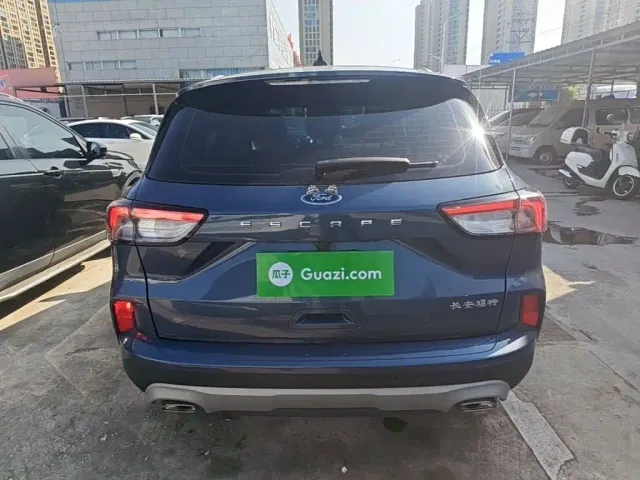 Ford Escape — Фото автомобиля 5