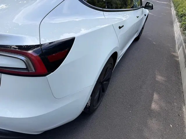 Tesla Model 3 — Фото автомобиля 10