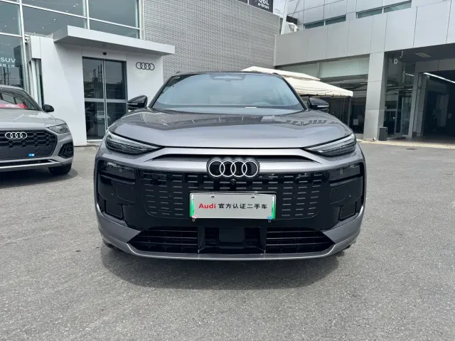 Audi Q6L e-tron — Фото автомобиля 2