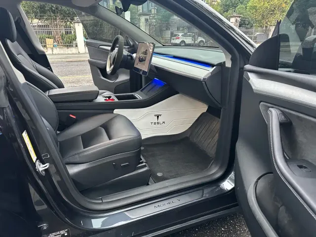Tesla Model Y — Фото автомобиля 5