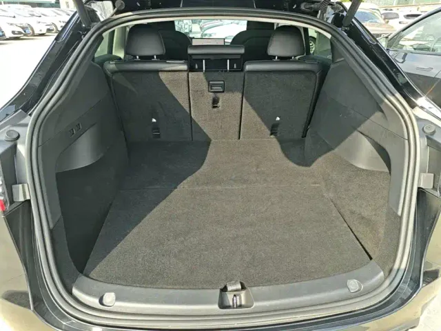 Tesla Model Y — Фото автомобиля 18
