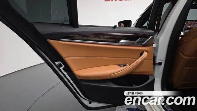 BMW 5 Series G30 — Фото автомобиля 13