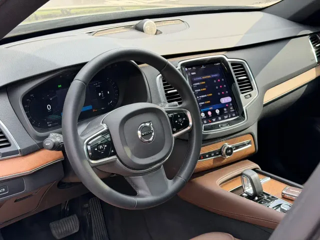 Volvo XC90 — Фото автомобиля 5
