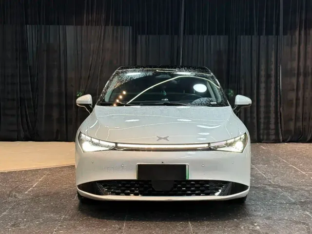 Xpeng P5 — Фото автомобиля 2