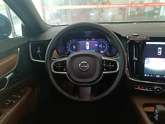 Volvo S90 — Фото автомобиля 10