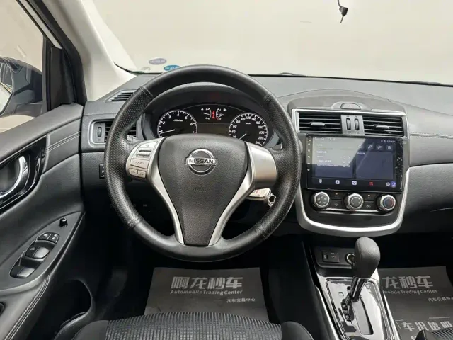 Nissan Tiida — Фото автомобиля 10