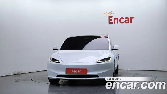 Tesla Model 3 — Фото автомобиля 3