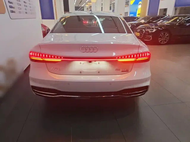 Audi A7L — Фото автомобиля 5