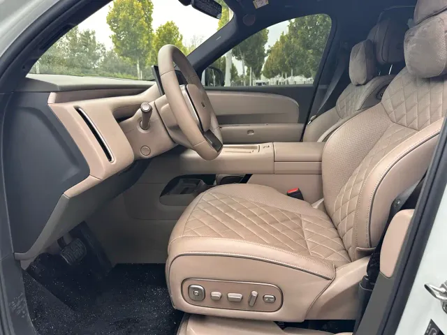 Li Auto L8 — Фото автомобиля 4
