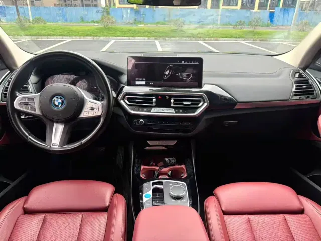 BMW iX3 — Фото автомобиля 6