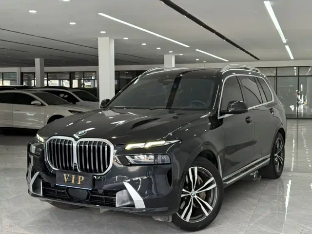 BMW X7 — Фото автомобиля 2