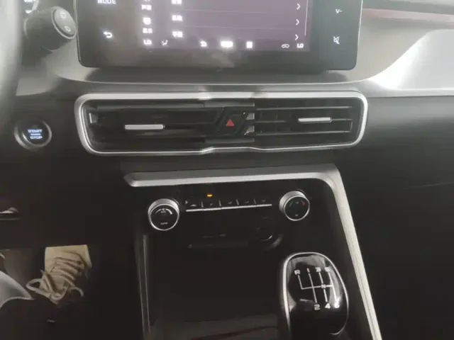 Geely Binyue — Фото автомобиля 12