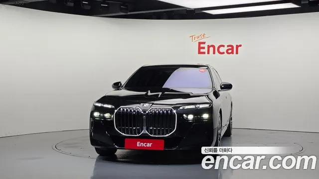 BMW 7 Series — Фото автомобиля 3