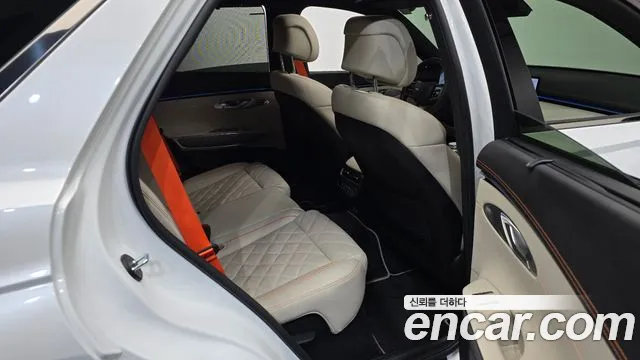 Genesis GV70 — Фото автомобиля 17
