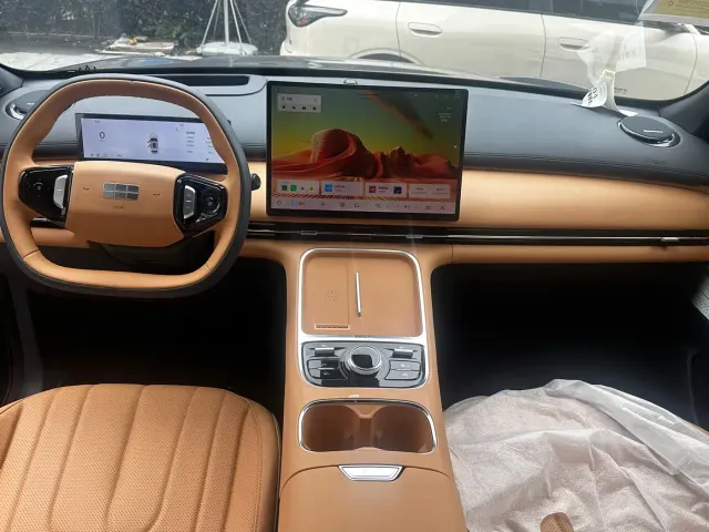 Geely Galaxy Starship 7 EM-i — Фото автомобиля 8